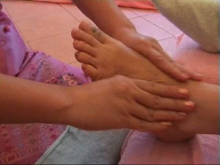 kru dot po - foot massage